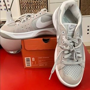 NIB Nike Wmns Adversary Sneaker